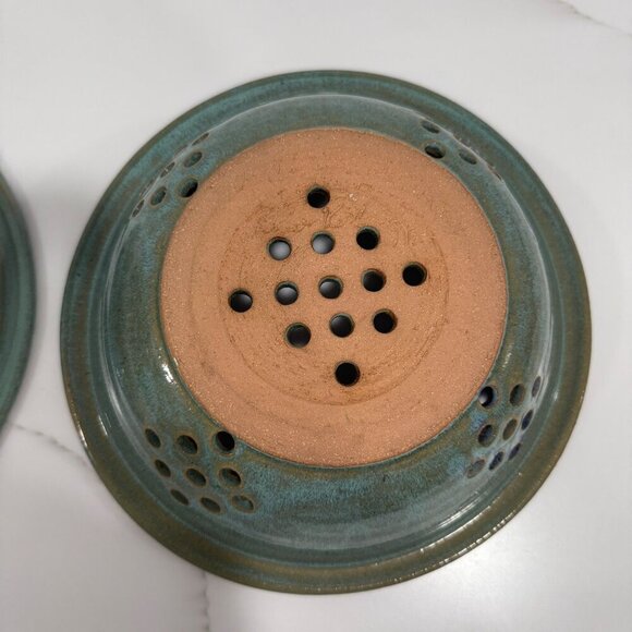 VTG 1996 Hand Thrown Signed 2 PC Pottery Berry Strainer Bowl Colander & Plate 9" - Picture 4 of 10